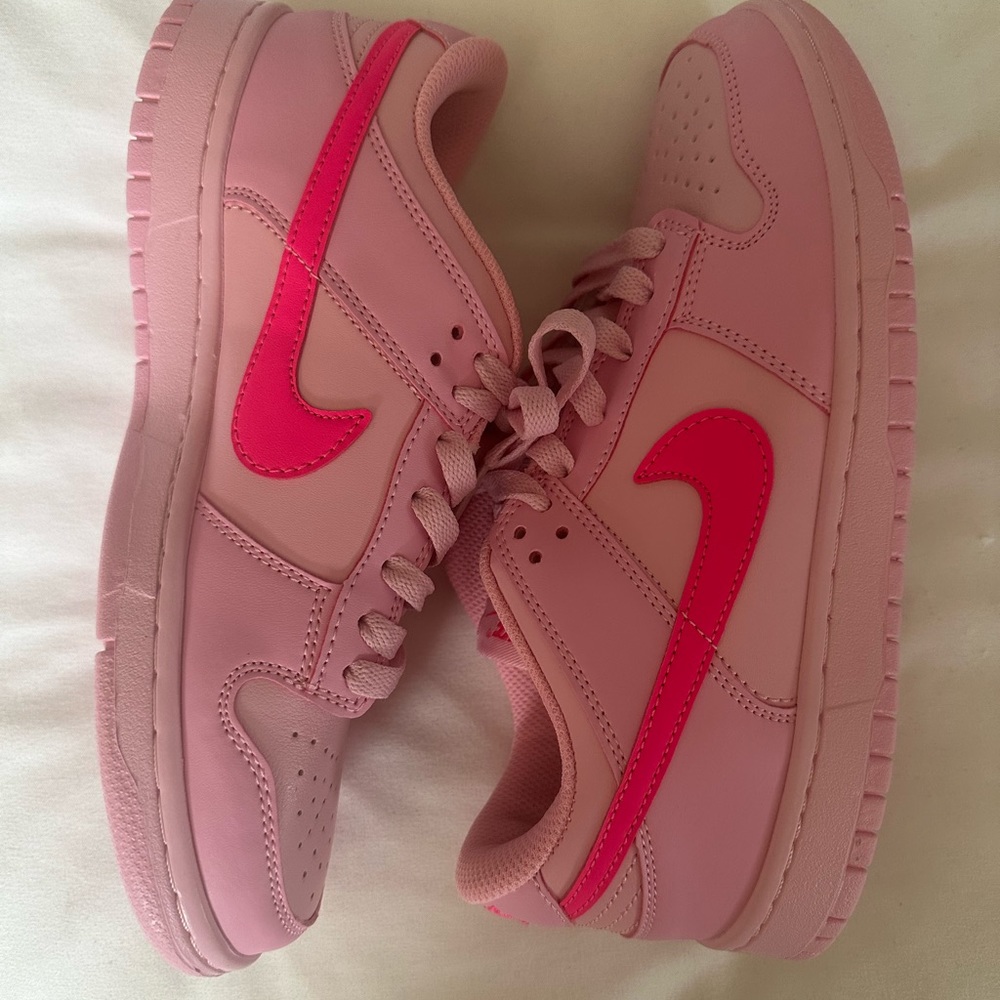 Nike triple pink dunks💖